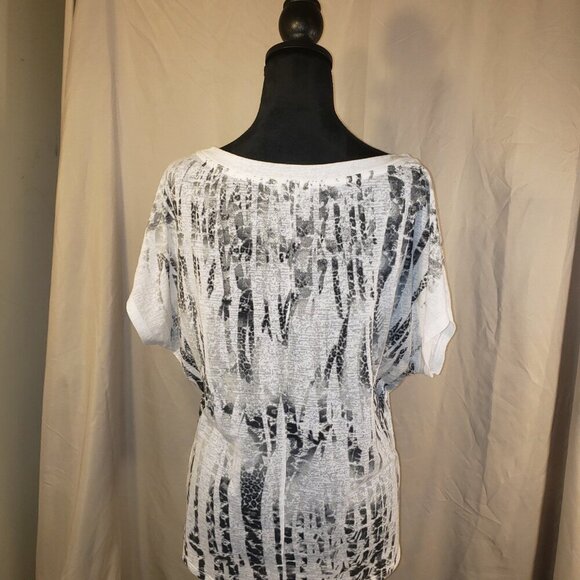 Women's Express White and Black Graphic Sheer Short Sleeve Tee - M - Picture 4 of 5